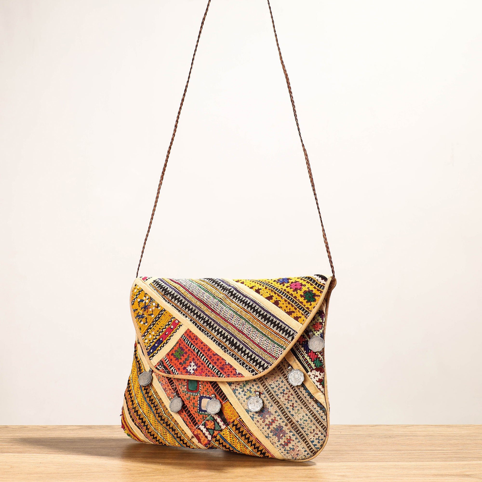  Banjara Vintage Embroidery Mirror & Coin Work Sling Bag Online at iTokri.com 
