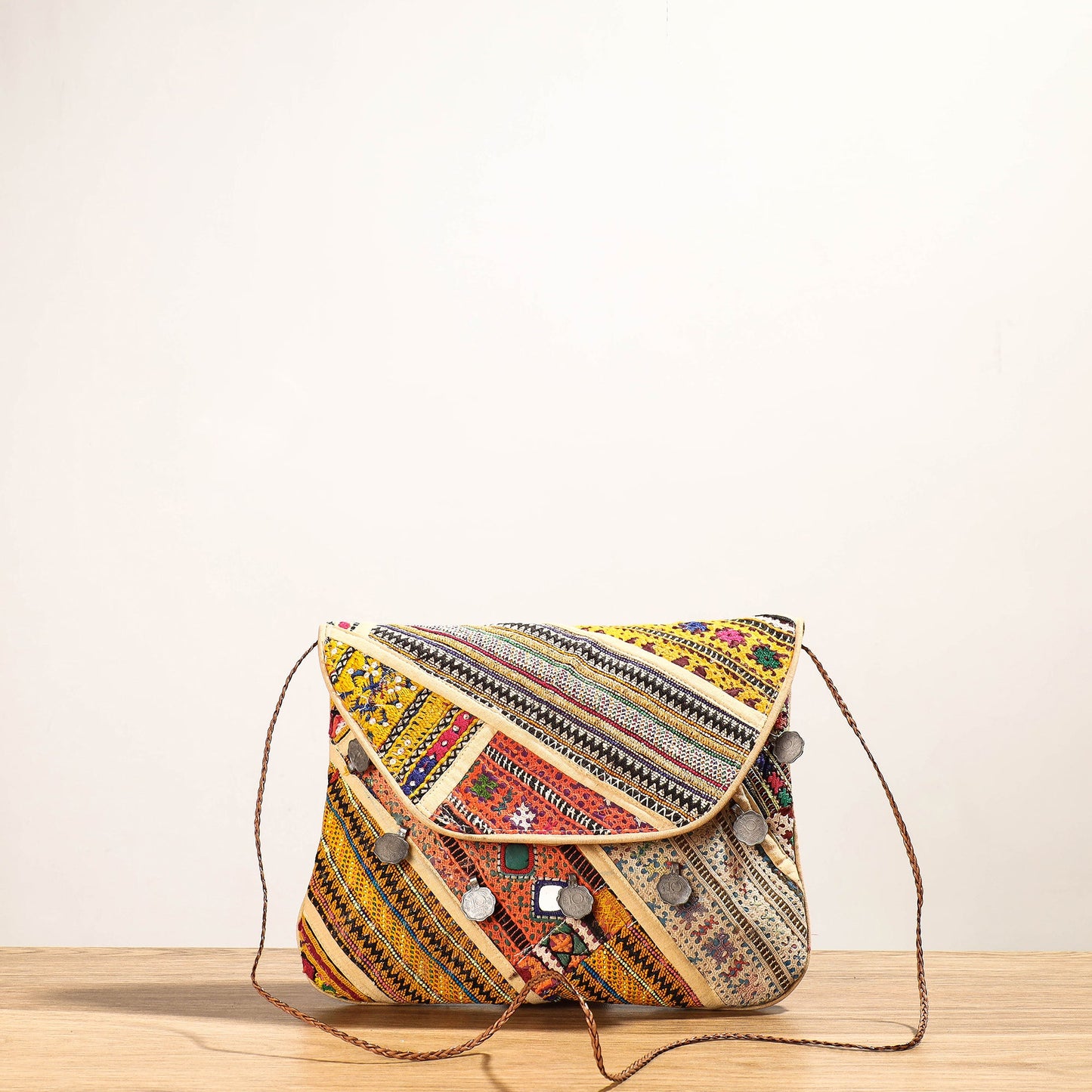  Banjara Vintage Embroidery Mirror & Coin Work Sling Bag Online at iTokri.com 