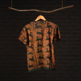 Buy Bindaas Natural Dyed Art Block Print Round Neck T-shirt in Pure Cotton Online at iTokri.com