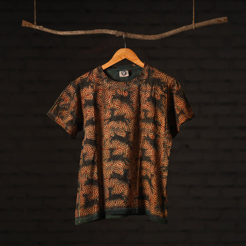 Buy Bindaas Natural Dyed Art Block Print Round Neck T-shirt in Pure Cotton Online at iTokri.com