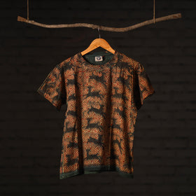 Buy Bindaas Natural Dyed Art Block Print Round Neck T-shirt in Pure Cotton Online at iTokri.com