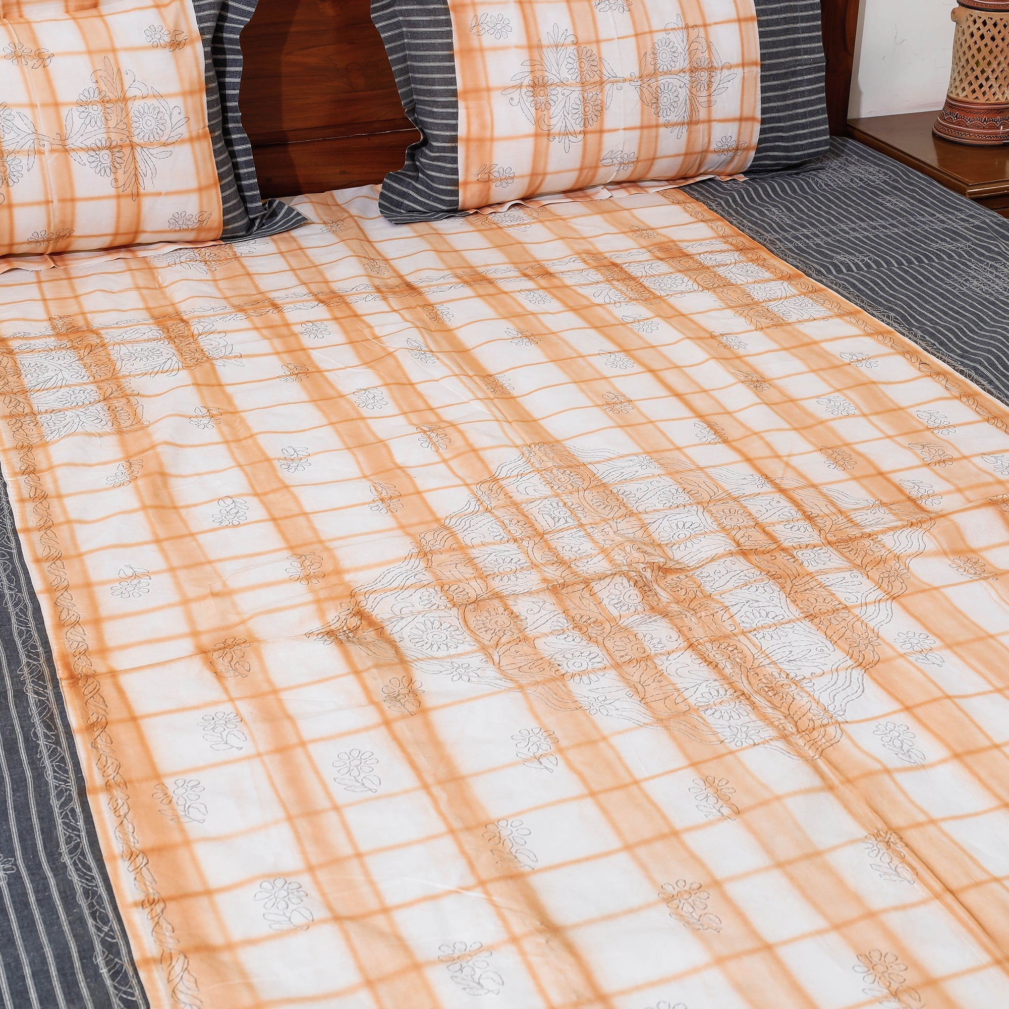 Buy Chikankari Hand Embroidery Cotton Double Bedcover with Pillow Covers at iTokri.com