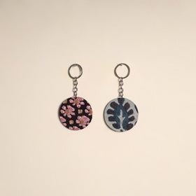 Multicolor - fabric-embellished wood keychain (set of 2) 36