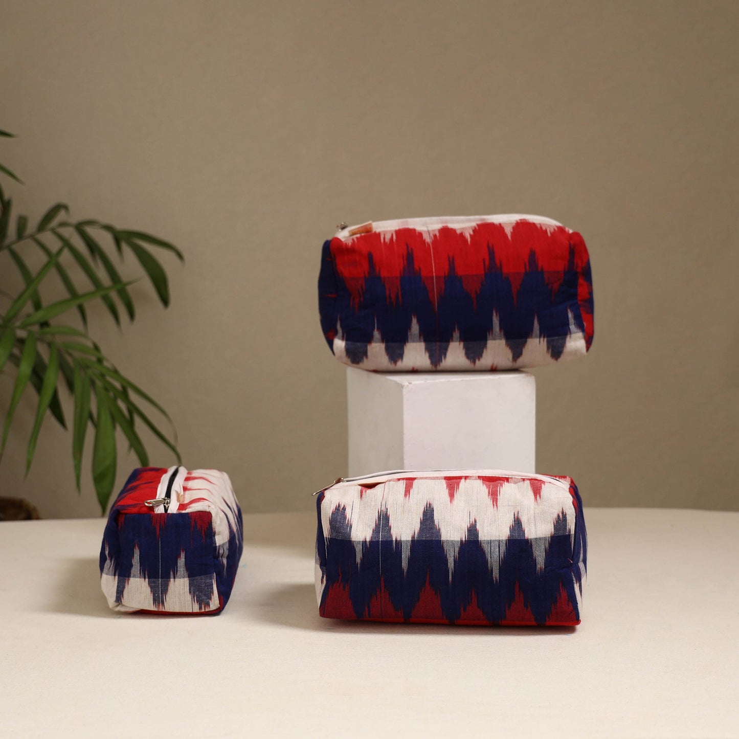 Handcrafted fabric toiletry bags (set of 3) 02