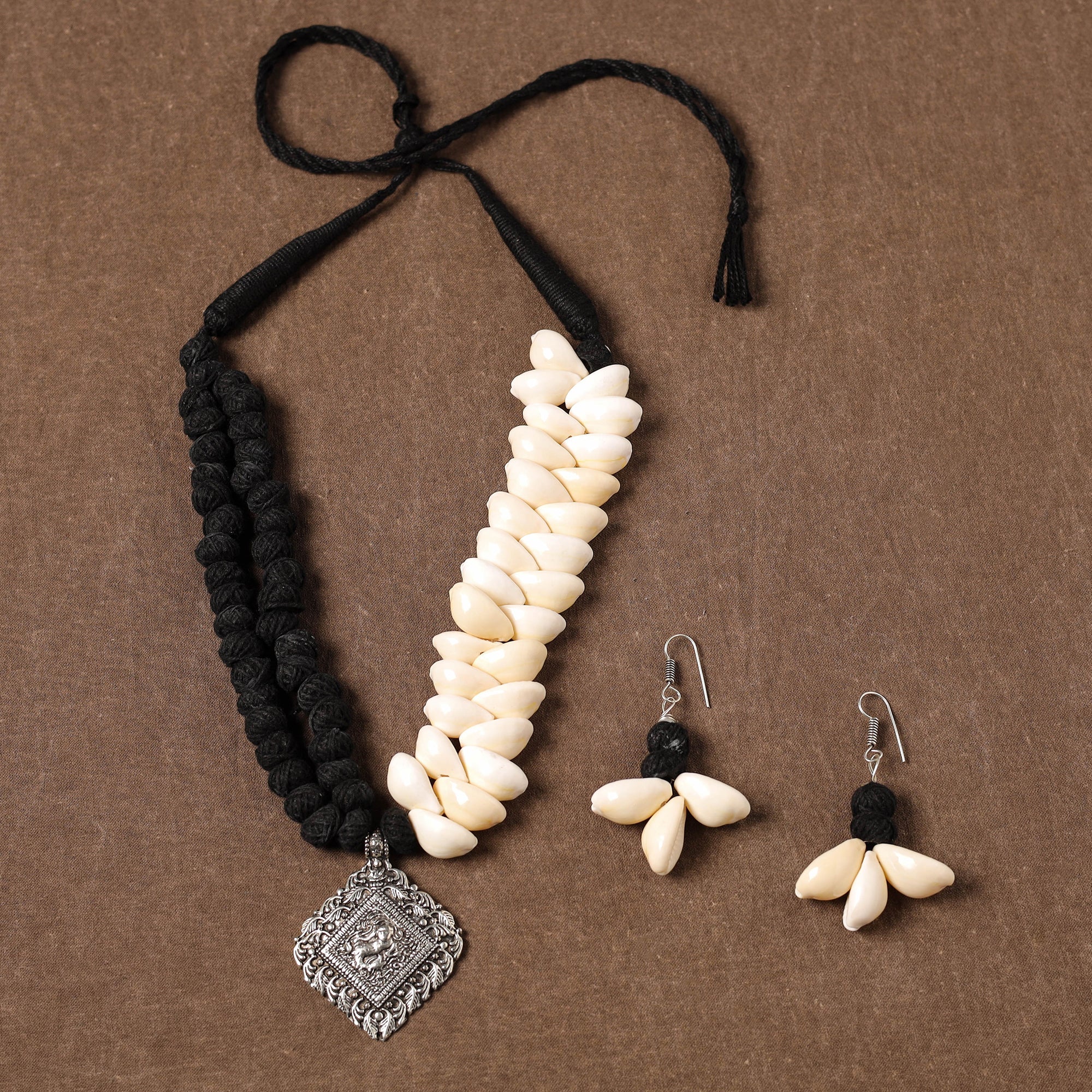 Multicolor - handcrafted german silver shell necklace set 05