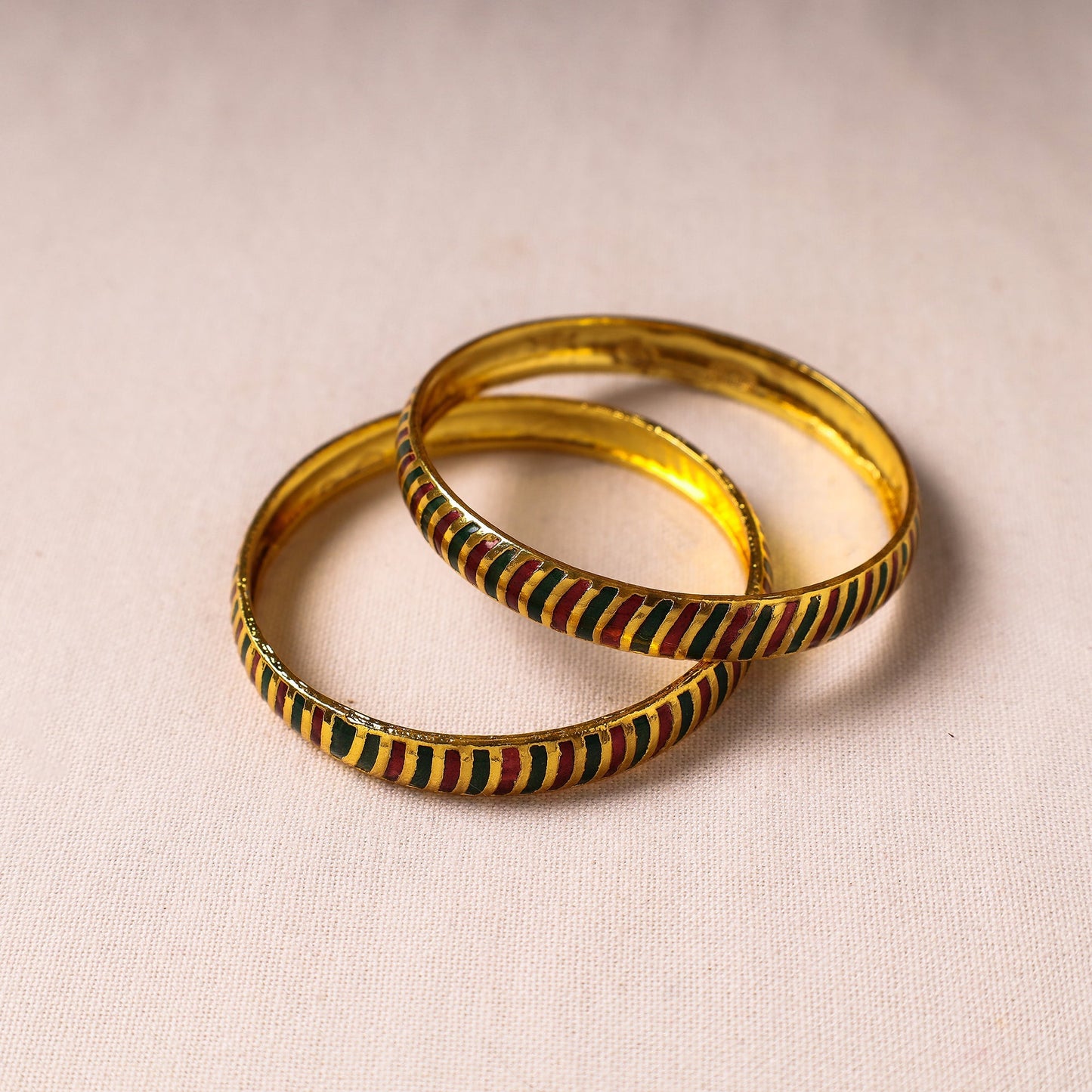 Buy Handcrafted Paka Meenakari Bangles (Set of 2) Online at iTokri.com