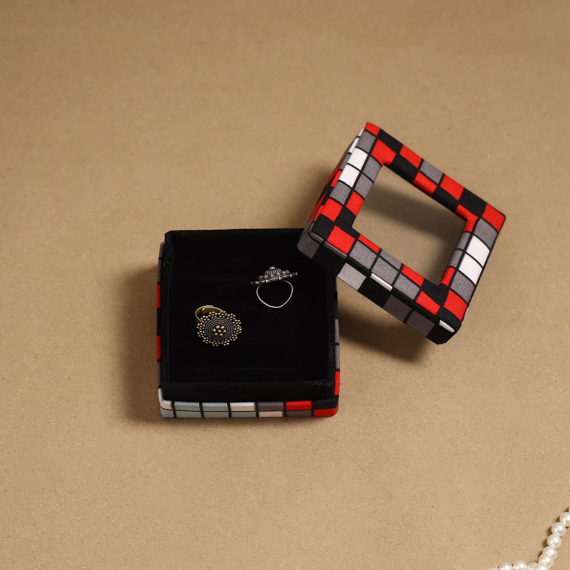 Handcrafted printed fabric ring/earring box 27