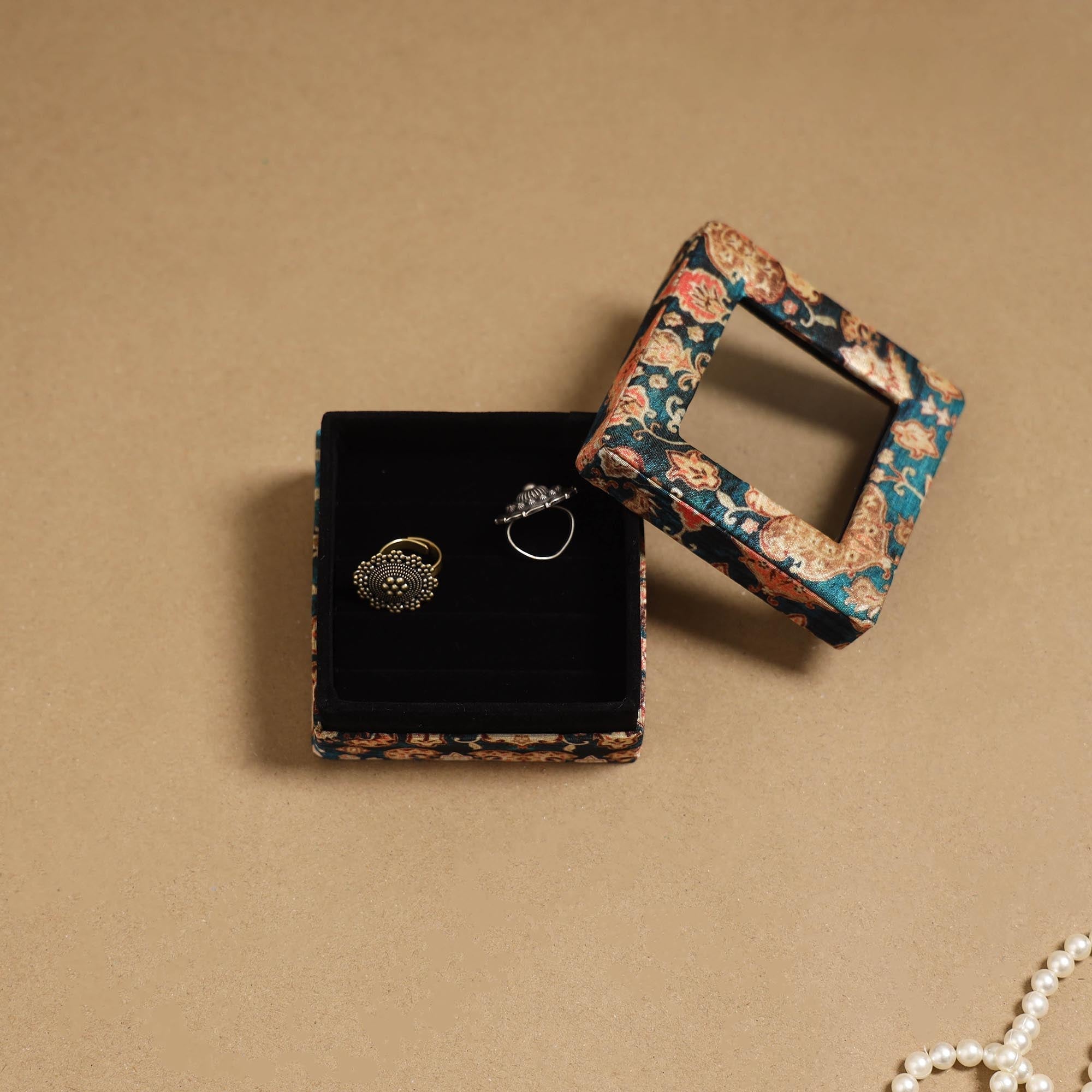 Handcrafted printed fabric ring/earring box 32
