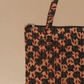 Handcrafted quilted handbag 19