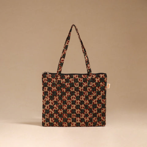 Handcrafted quilted handbag 19