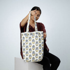 Buy Handcrafted Quilted Sanganeri Block Printed Shoulder Bag Online at iTokri.com