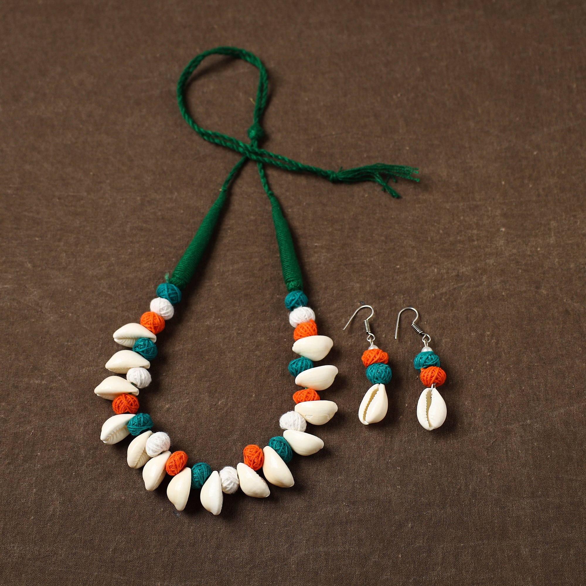 Multicolor - handcrafted shell & thread work necklace set 10