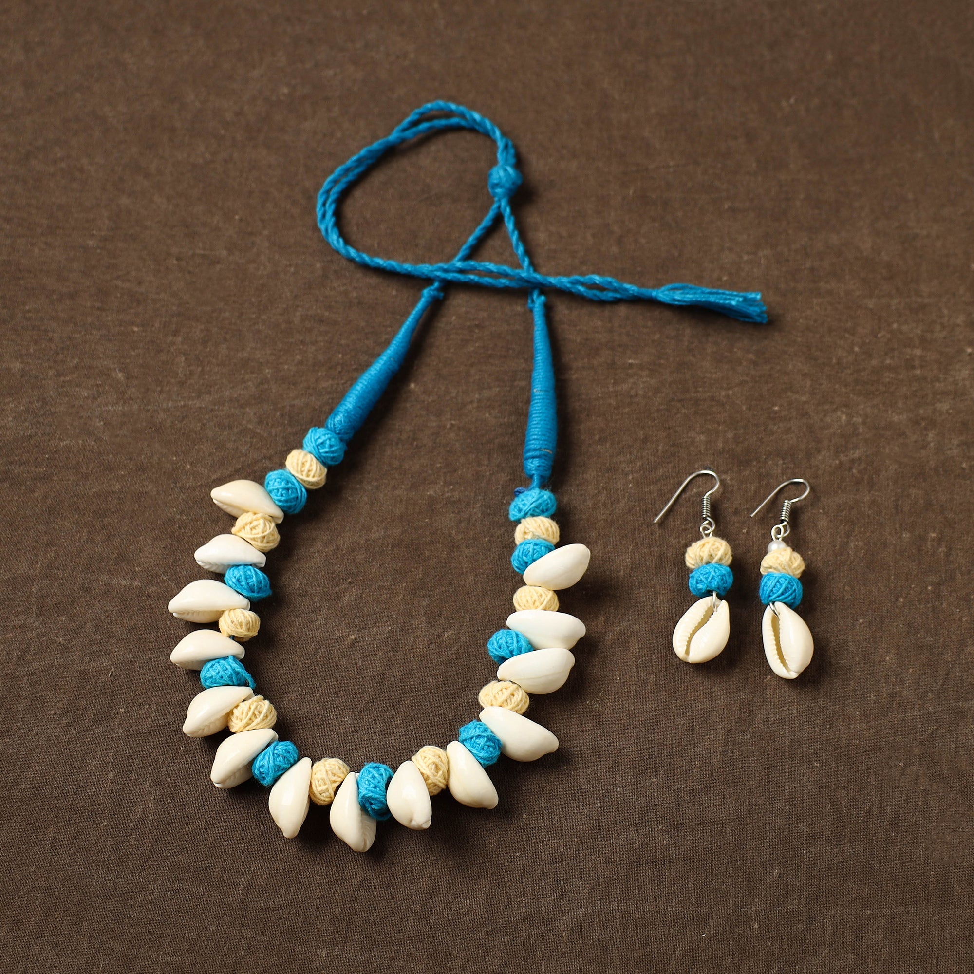 Multicolor - handcrafted shell & thread work necklace set 11