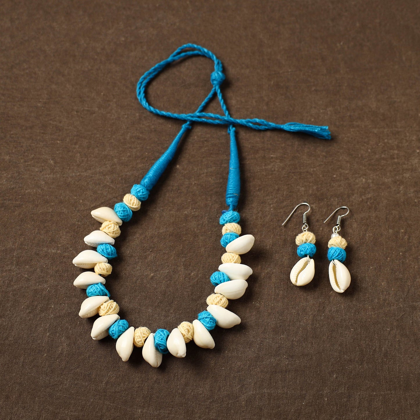 Multicolor - handcrafted shell & thread work necklace set 11