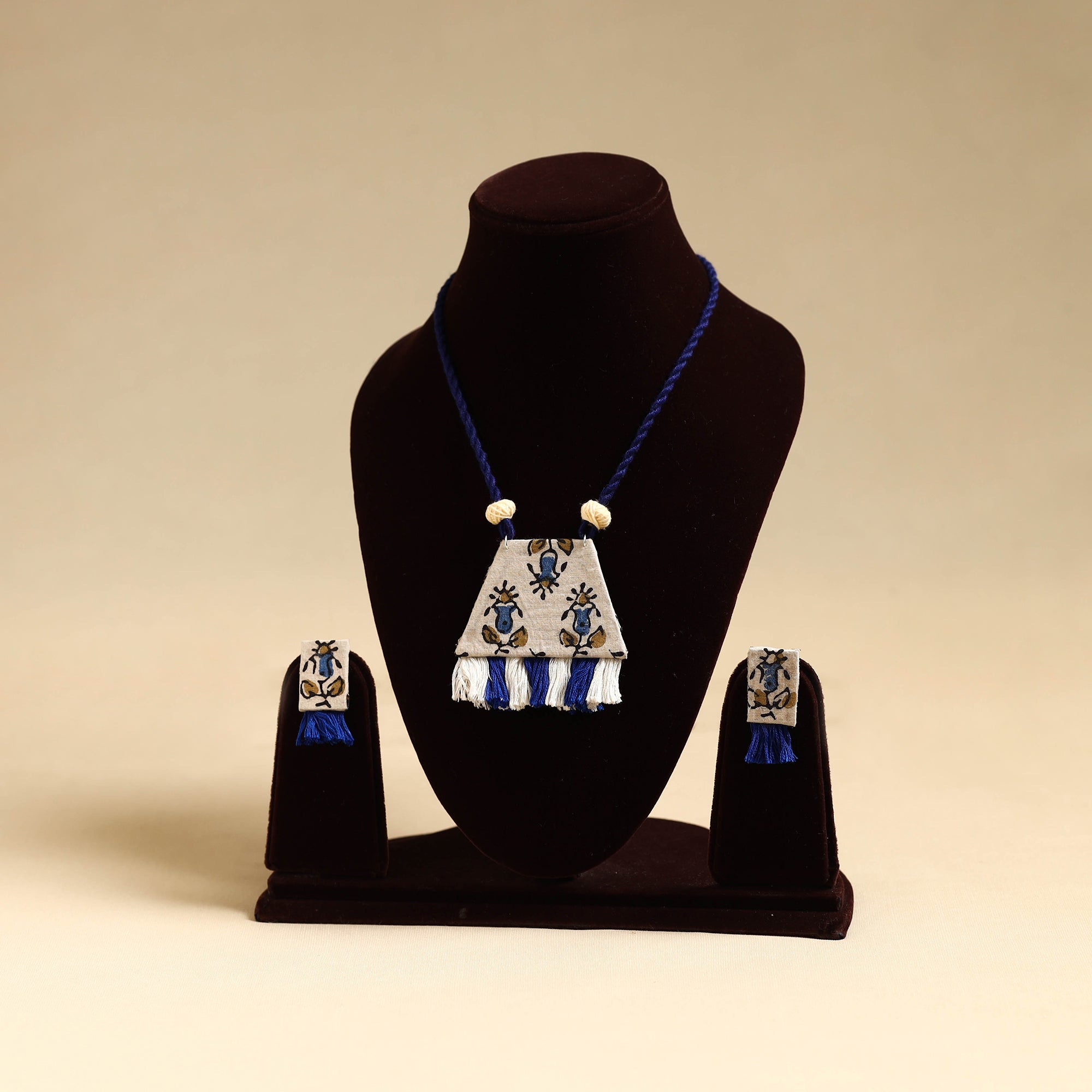 Buy Handmade Fabart Necklace Set