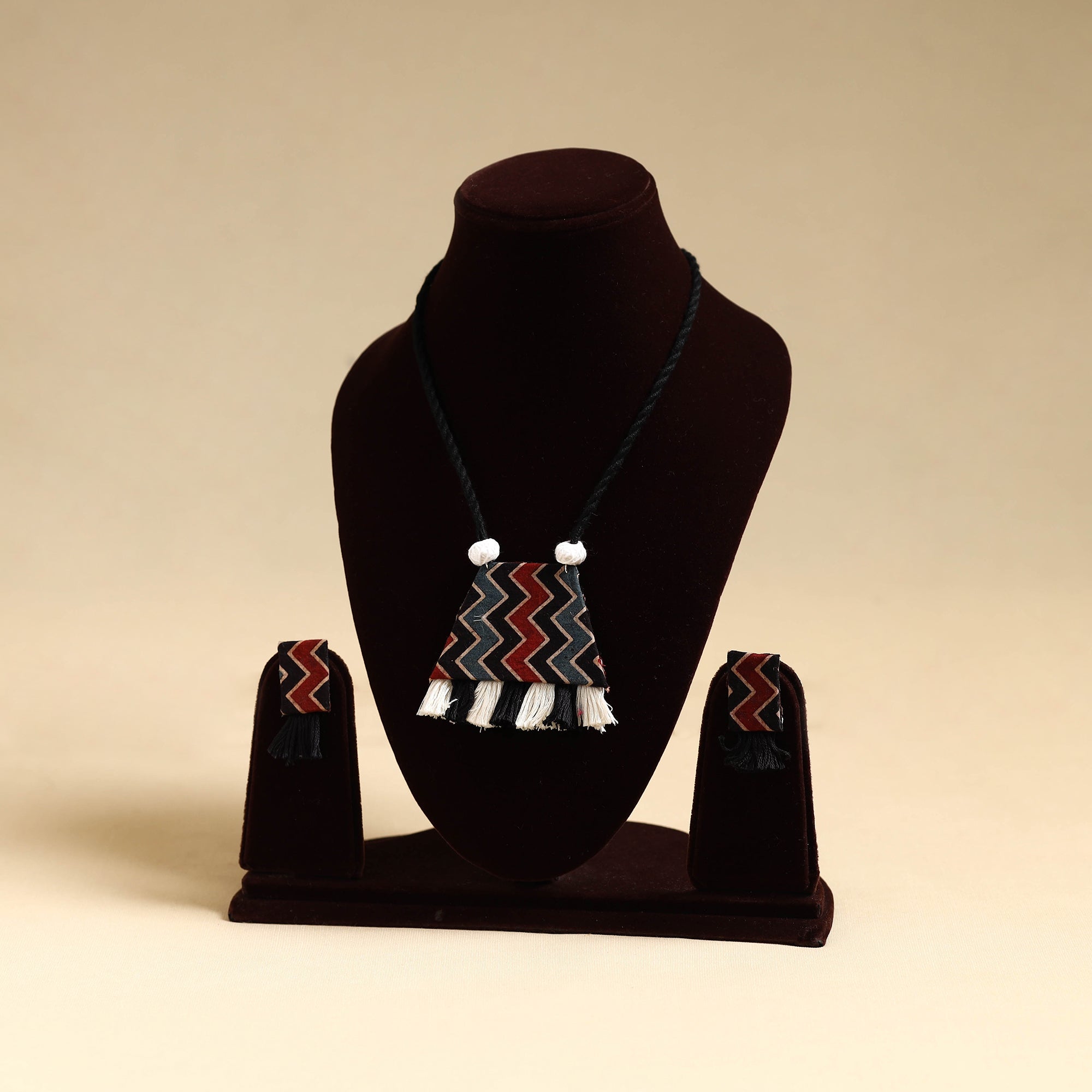 Buy Handmade Fabart Necklace Set