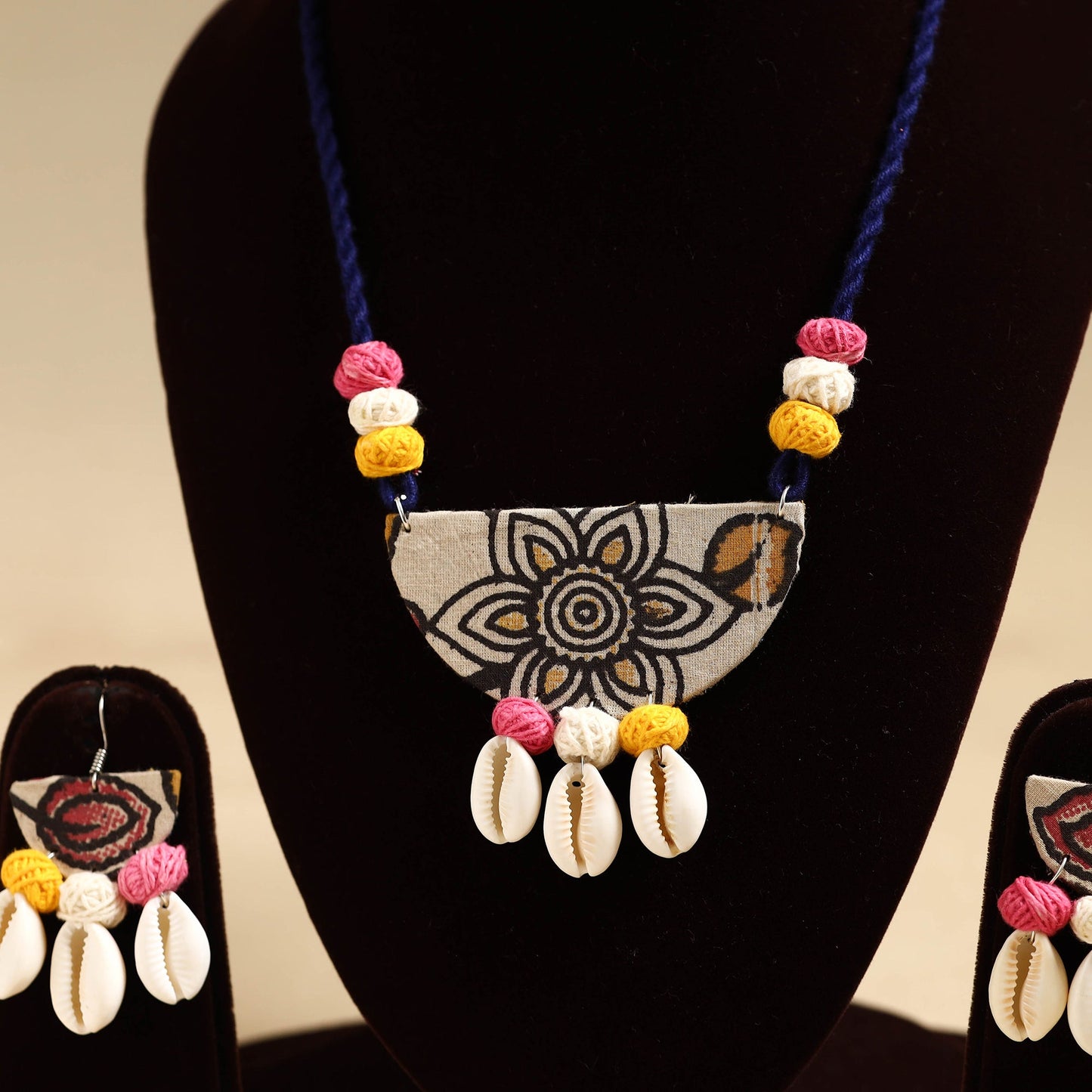 Buy Handmade Fabart Shell Necklace Set