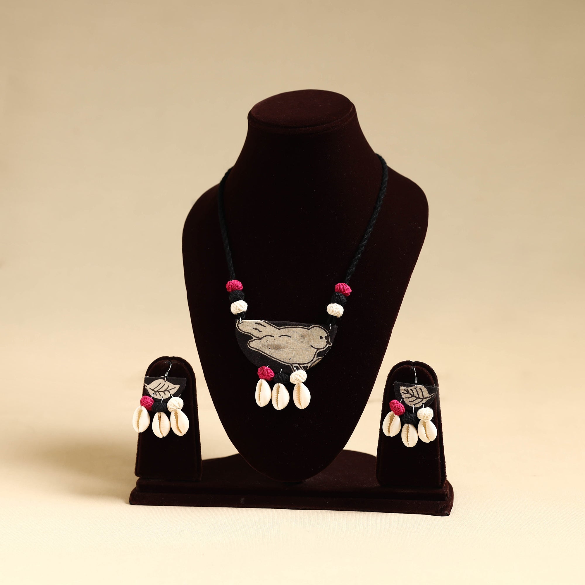 Buy Handmade Fabart Shell Necklace Set