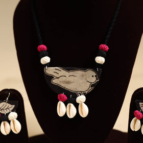 Buy Handmade Fabart Shell Necklace Set