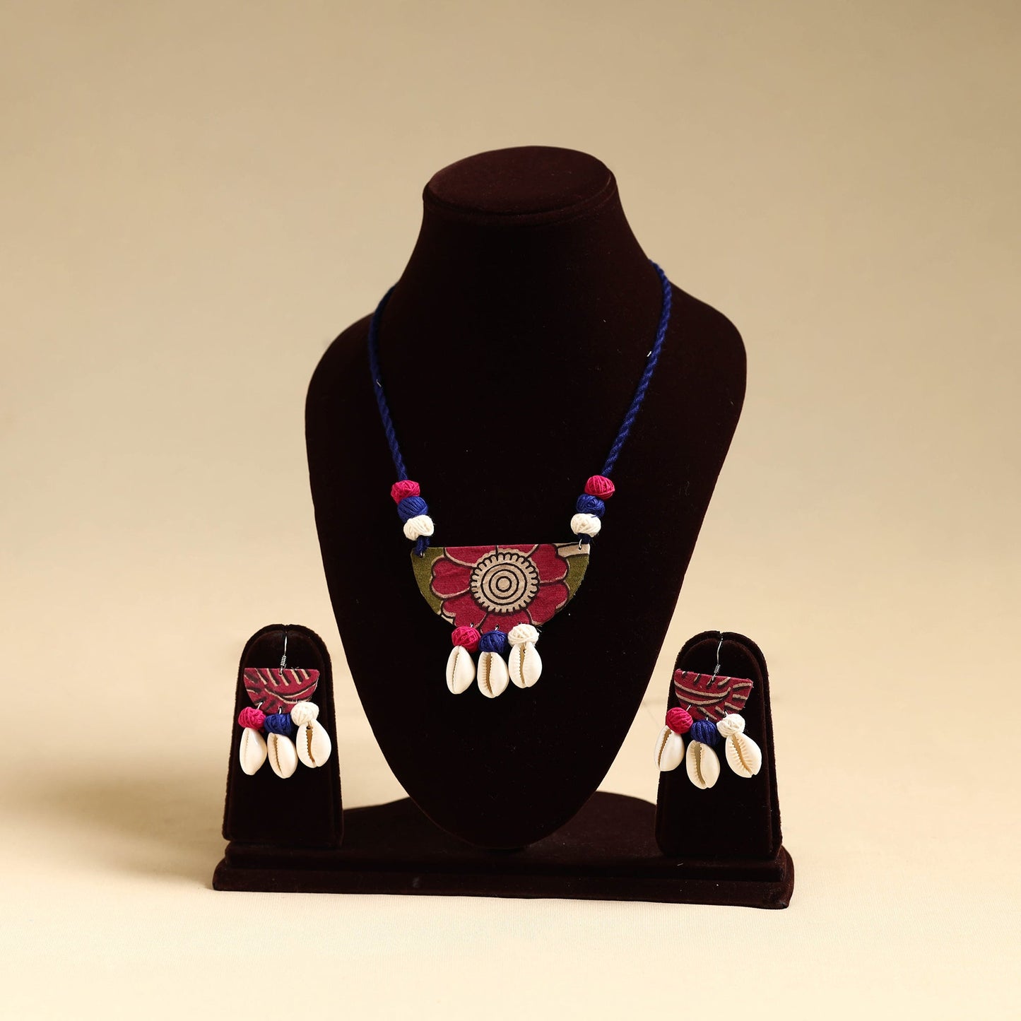 Buy Handmade Fabart Shell Necklace Set