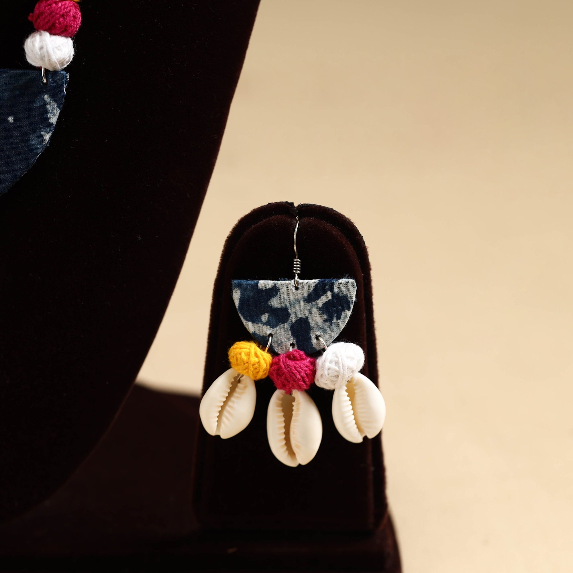 Buy Handmade Fabart Shell Necklace Set