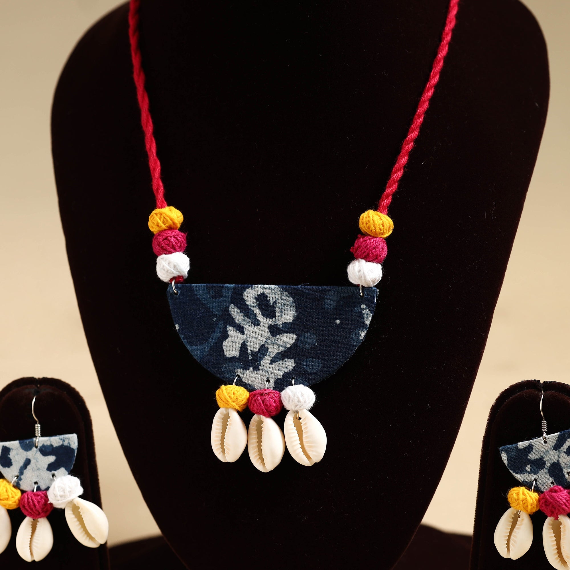 Buy Handmade Fabart Shell Necklace Set