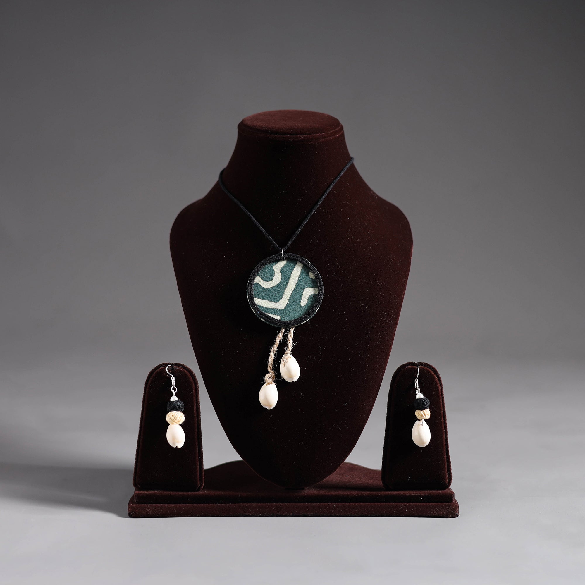 Multicolor - handmade fabart shell work necklace set 03