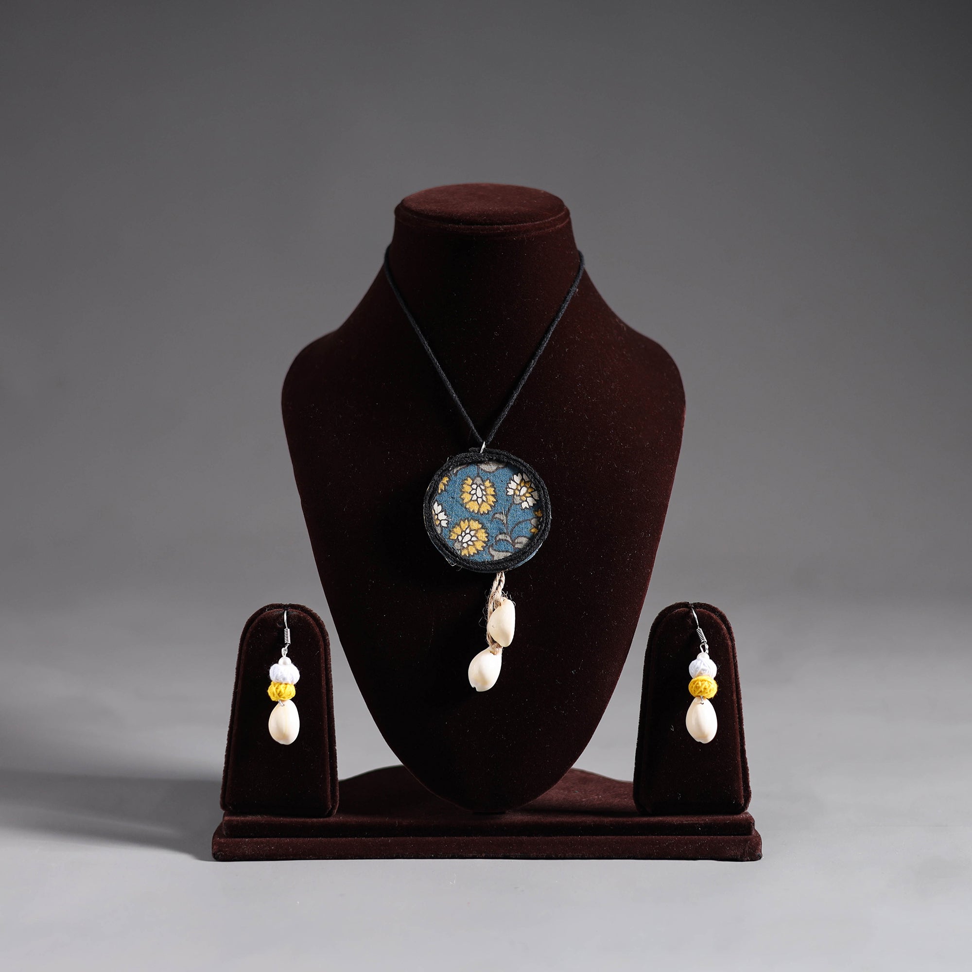 Multicolor - handmade fabart shell work necklace set 05