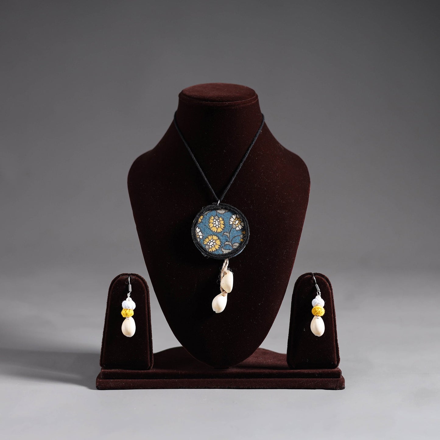 Multicolor - handmade fabart shell work necklace set 05