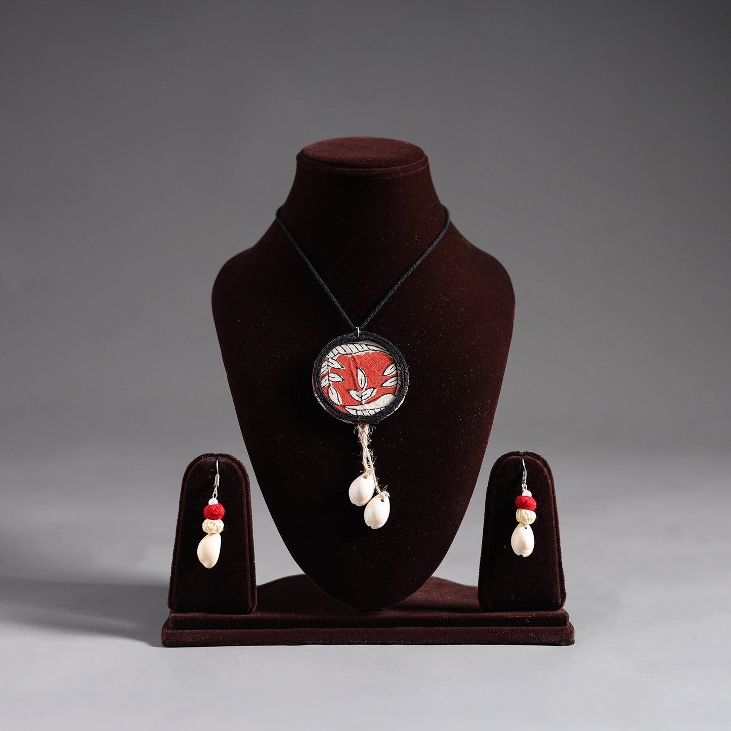 Multicolor handmade fabart shell work necklace set 07