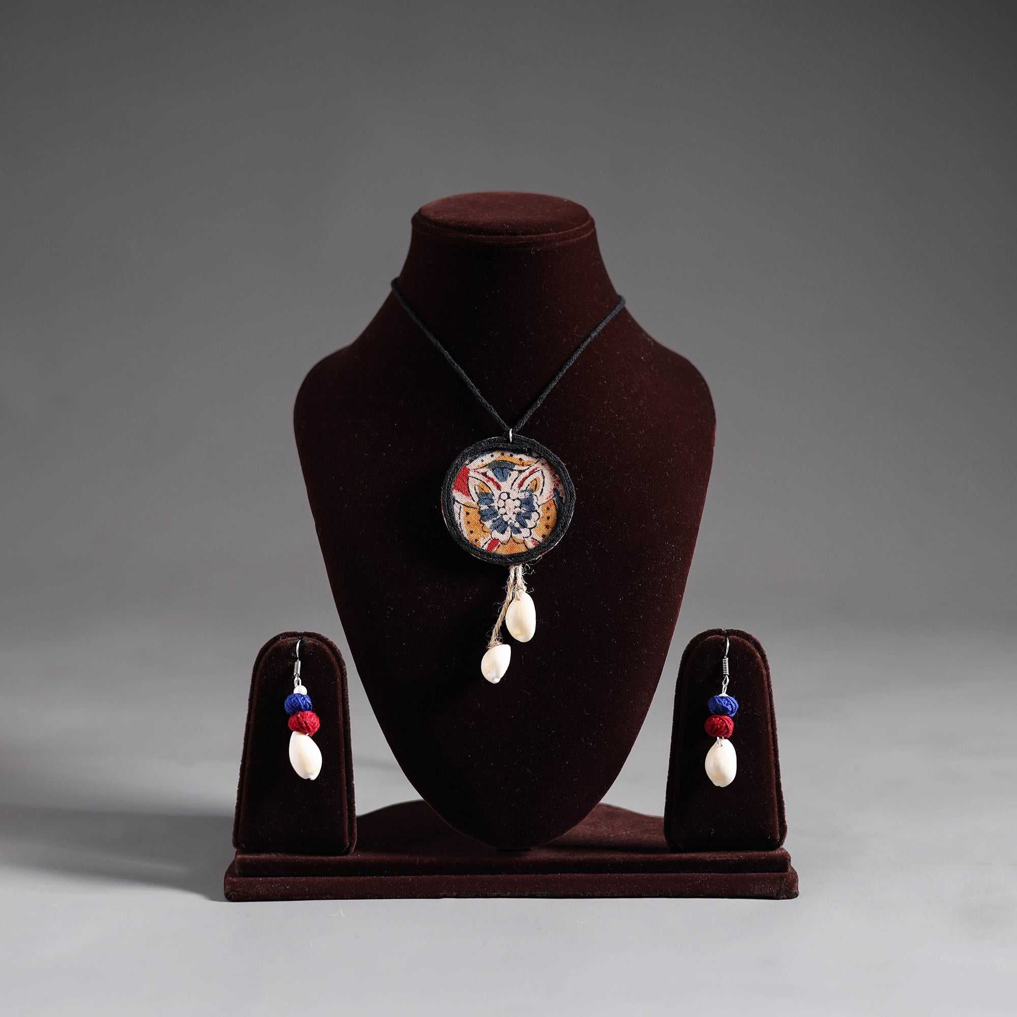 Buy Handmade Fabart Shell Work Necklace Set