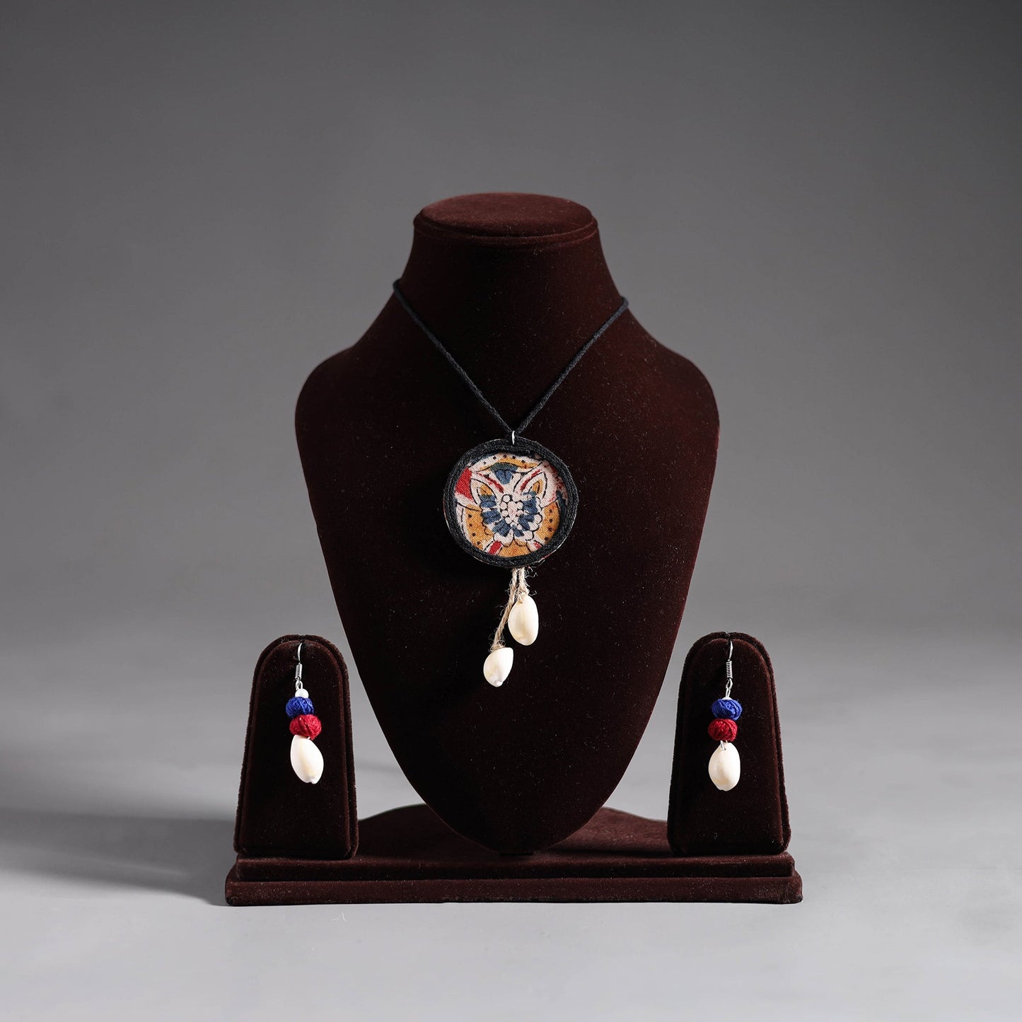 Buy Handmade Fabart Shell Work Necklace Set