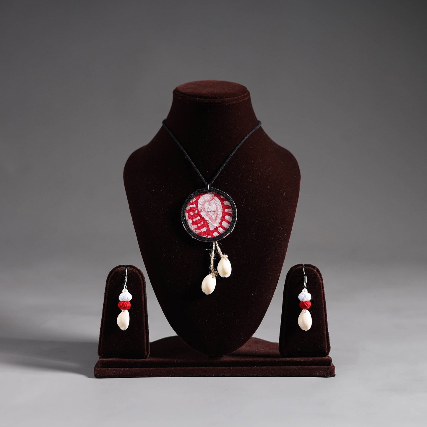 Buy Handmade Fabart Shell Work Necklace Set