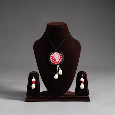 Buy Handmade Fabart Shell Work Necklace Set