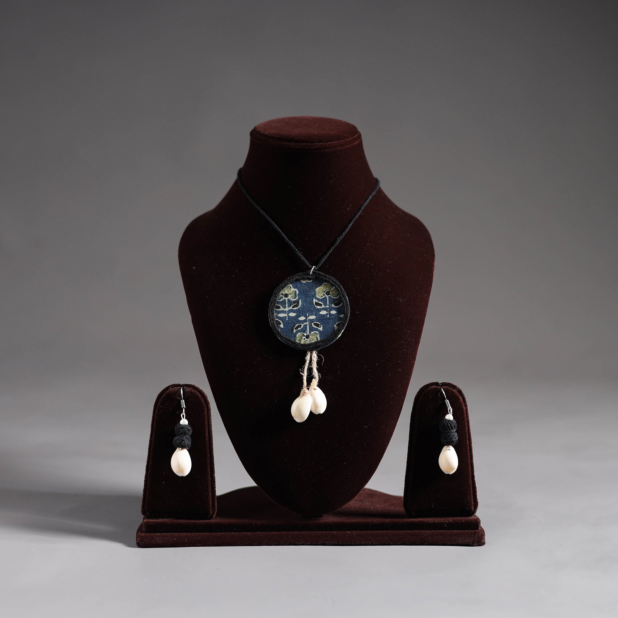 Buy Handmade Fabart Shell Work Necklace Set