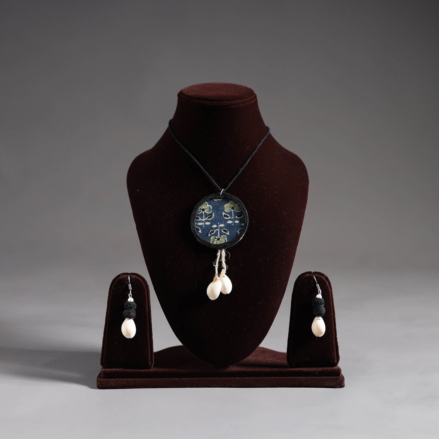 Buy Handmade Fabart Shell Work Necklace Set