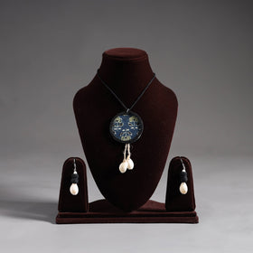 Buy Handmade Fabart Shell Work Necklace Set