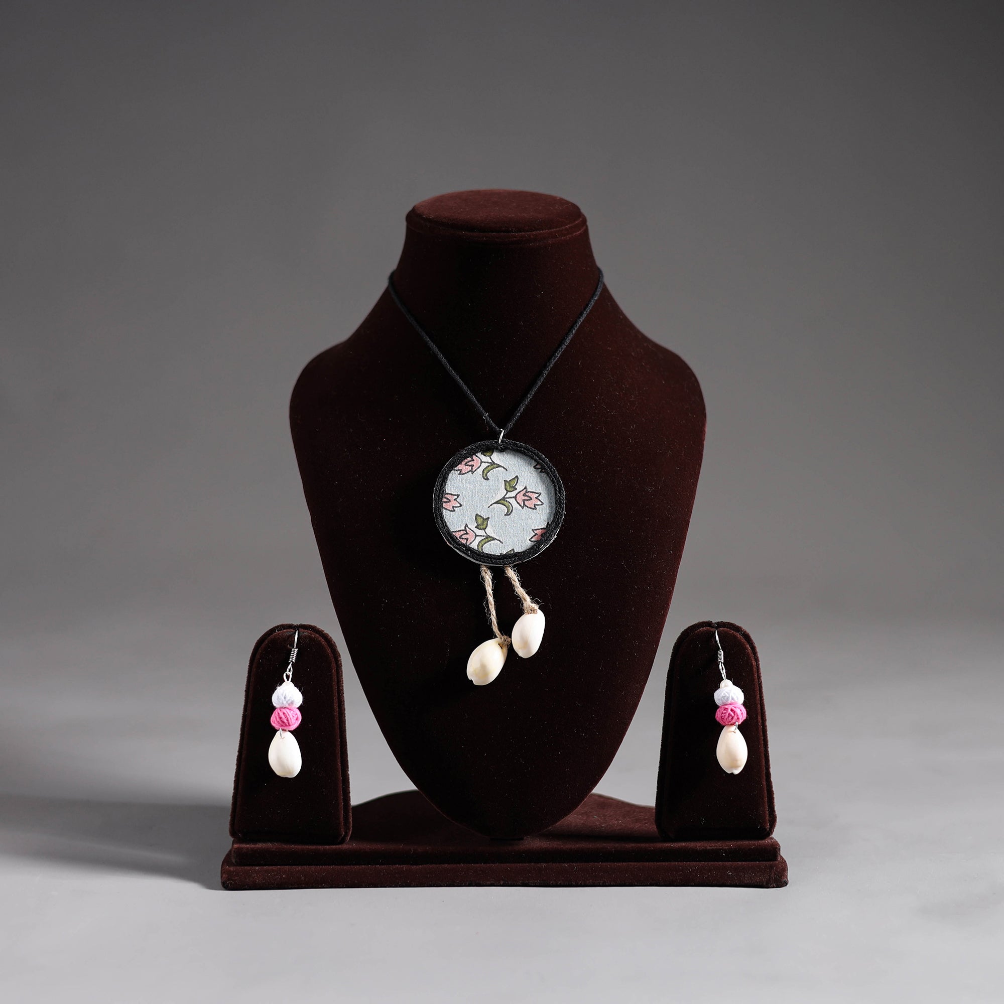 Multicolor - handmade fabart shell work necklace set 17