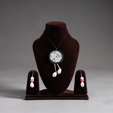 Multicolor - handmade fabart shell work necklace set 17