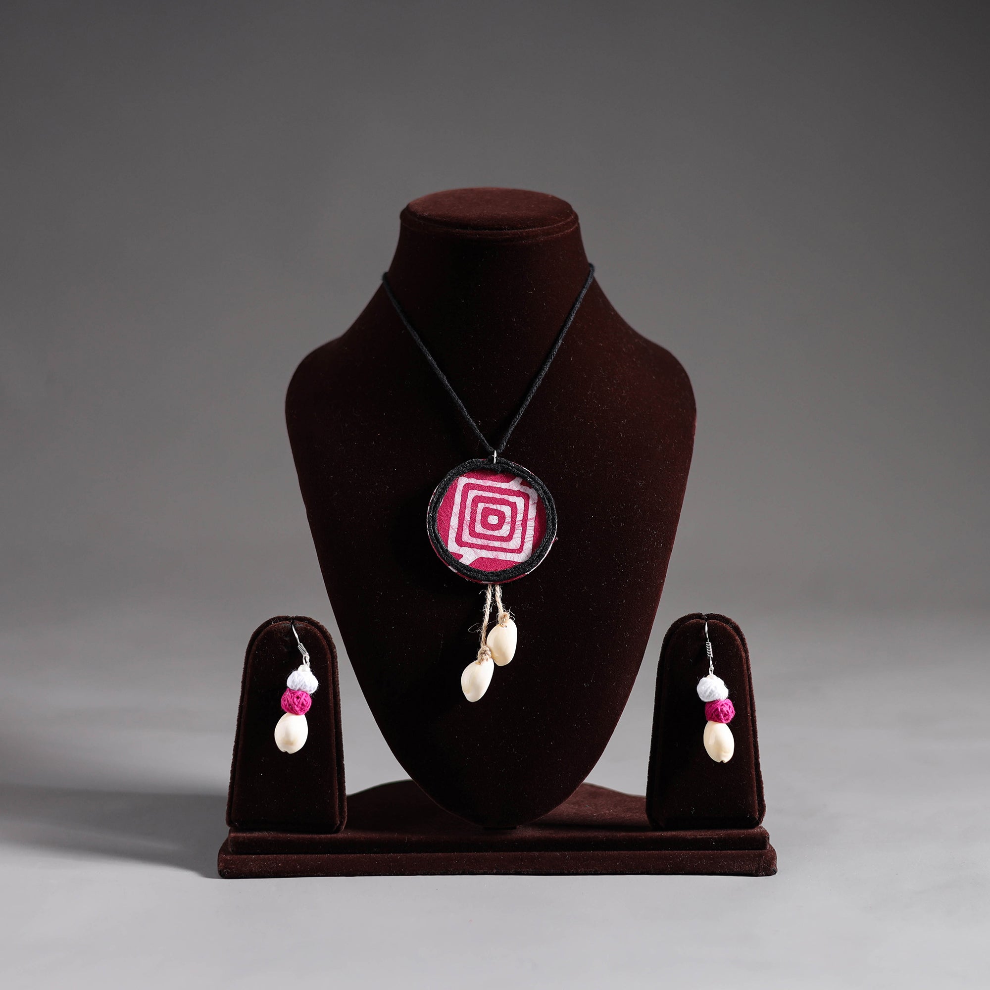 Buy Handmade Fabart Shell Work Necklace Set