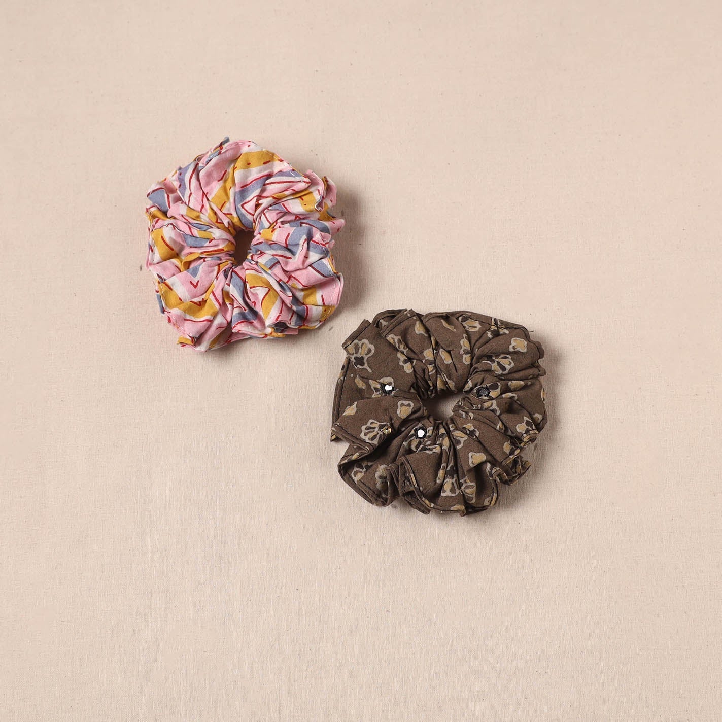 Handmade rubber band/scrunchies (set of 2) 04 - handcrafted