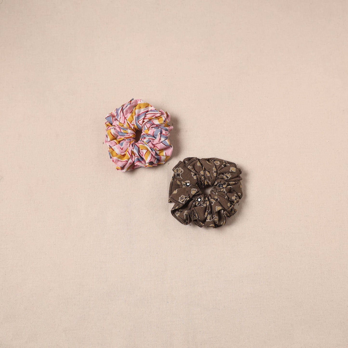 Handmade rubber band/scrunchies (set of 2) 04 - handcrafted
