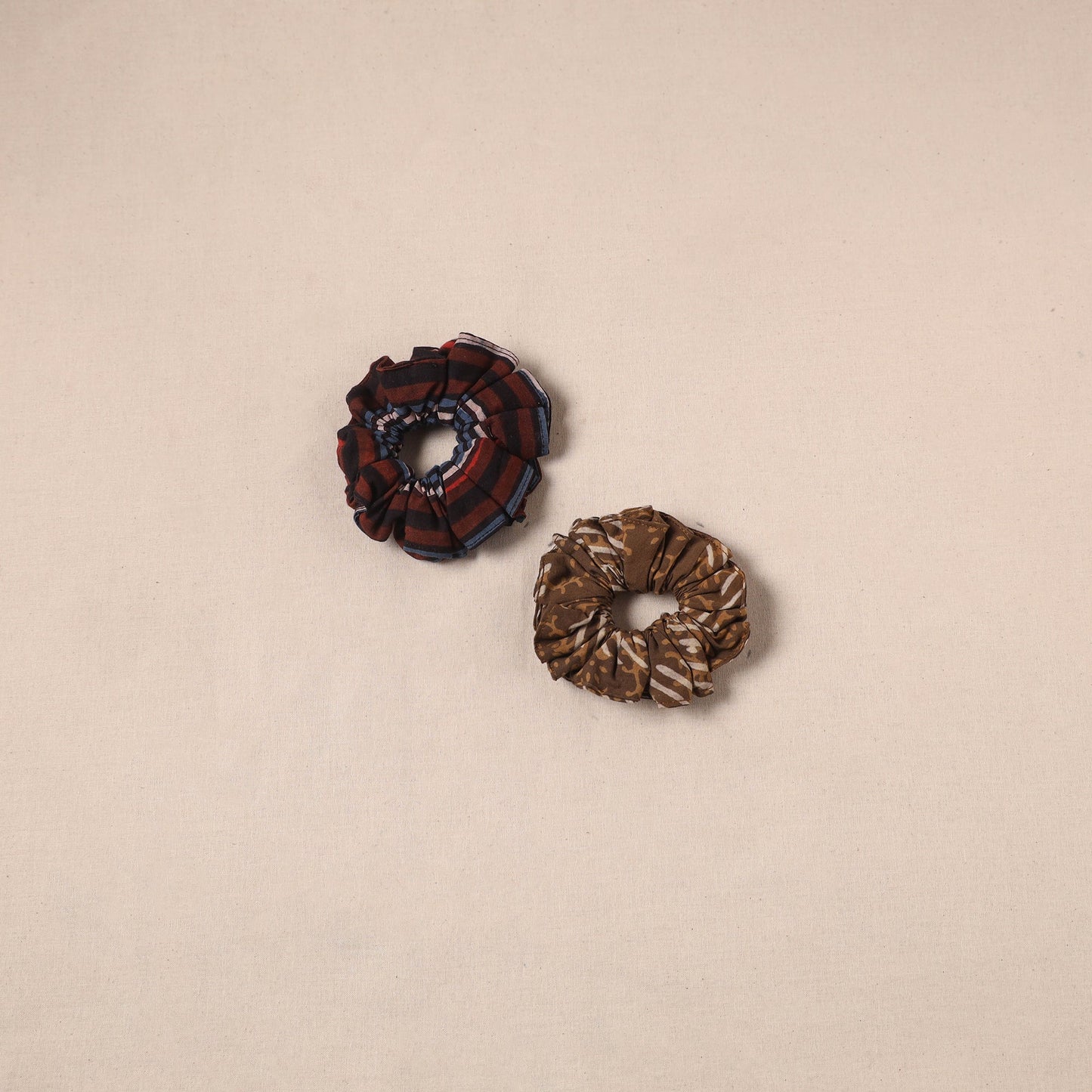Handmade rubber band/scrunchies (set of 2) 05 - handcrafted