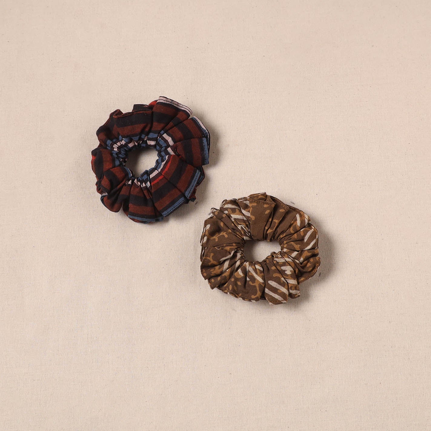 Handmade rubber band/scrunchies (set of 2) 05 - handcrafted