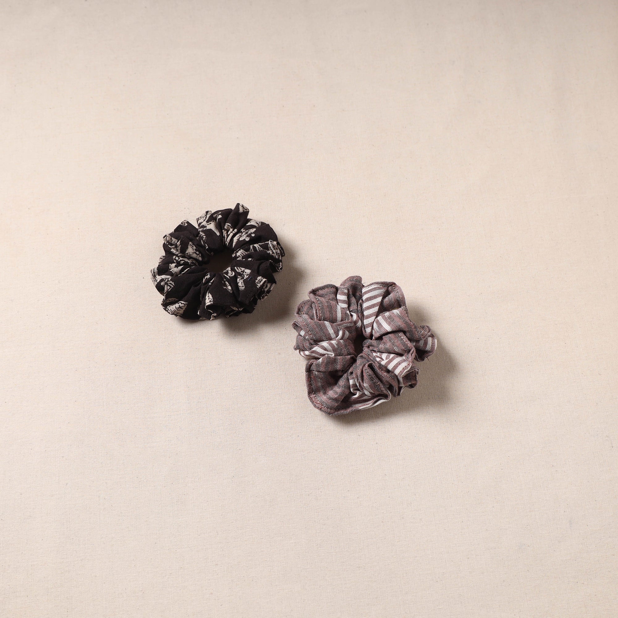Handmade rubber band/scrunchies (set of 2) 116 - handcrafted