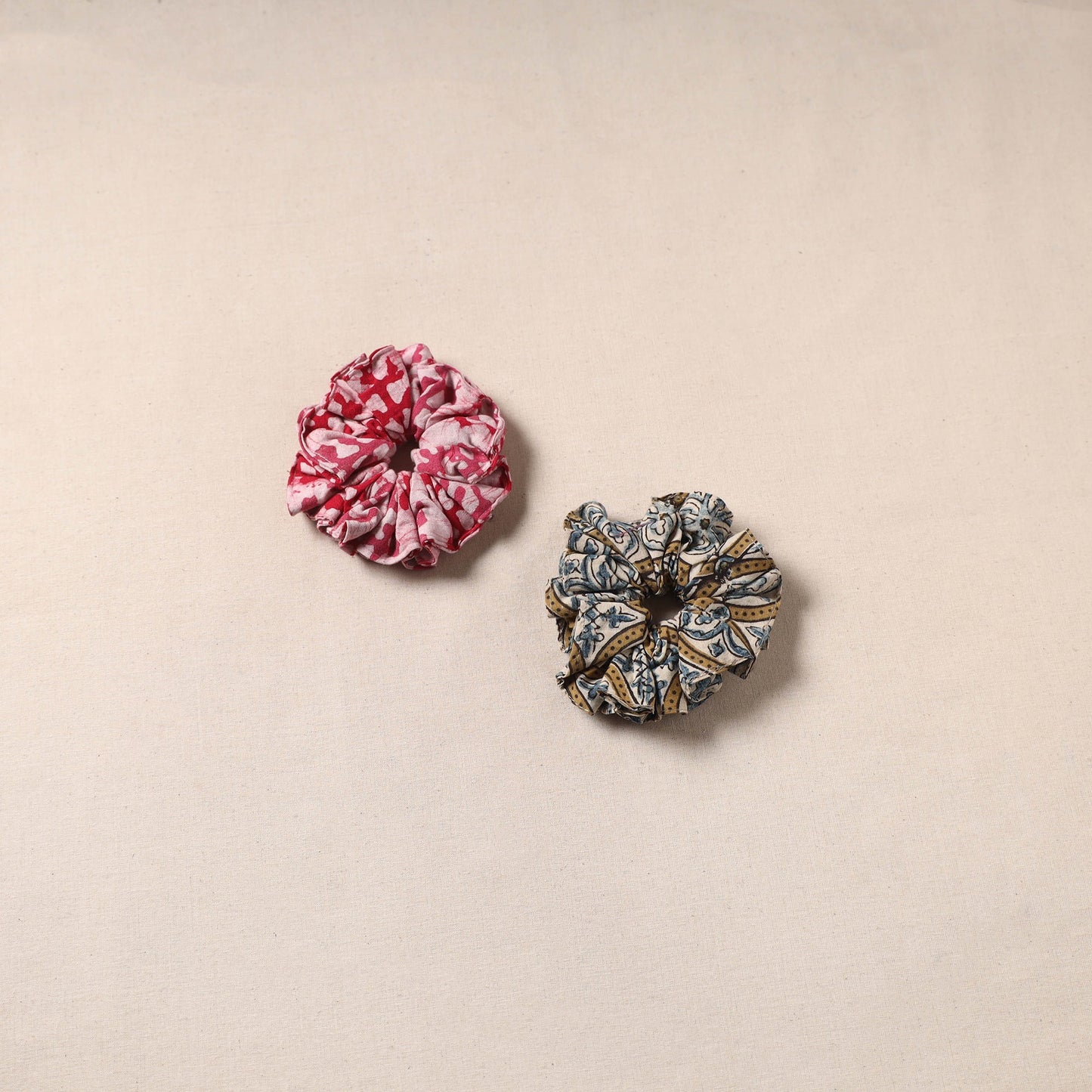 Handmade rubber band/scrunchies (set of 2) 122 - handcrafted