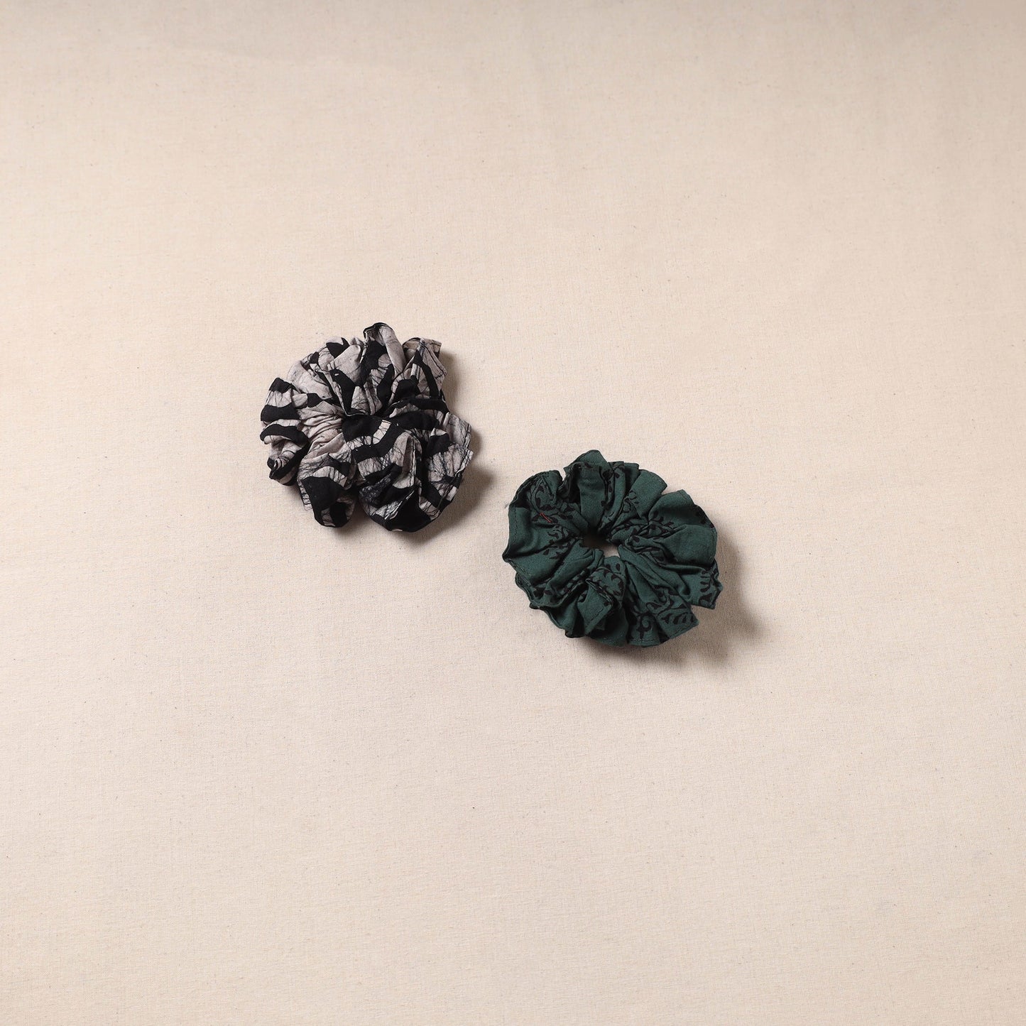 Handmade rubber band/scrunchies (set of 2) 124 - handcrafted