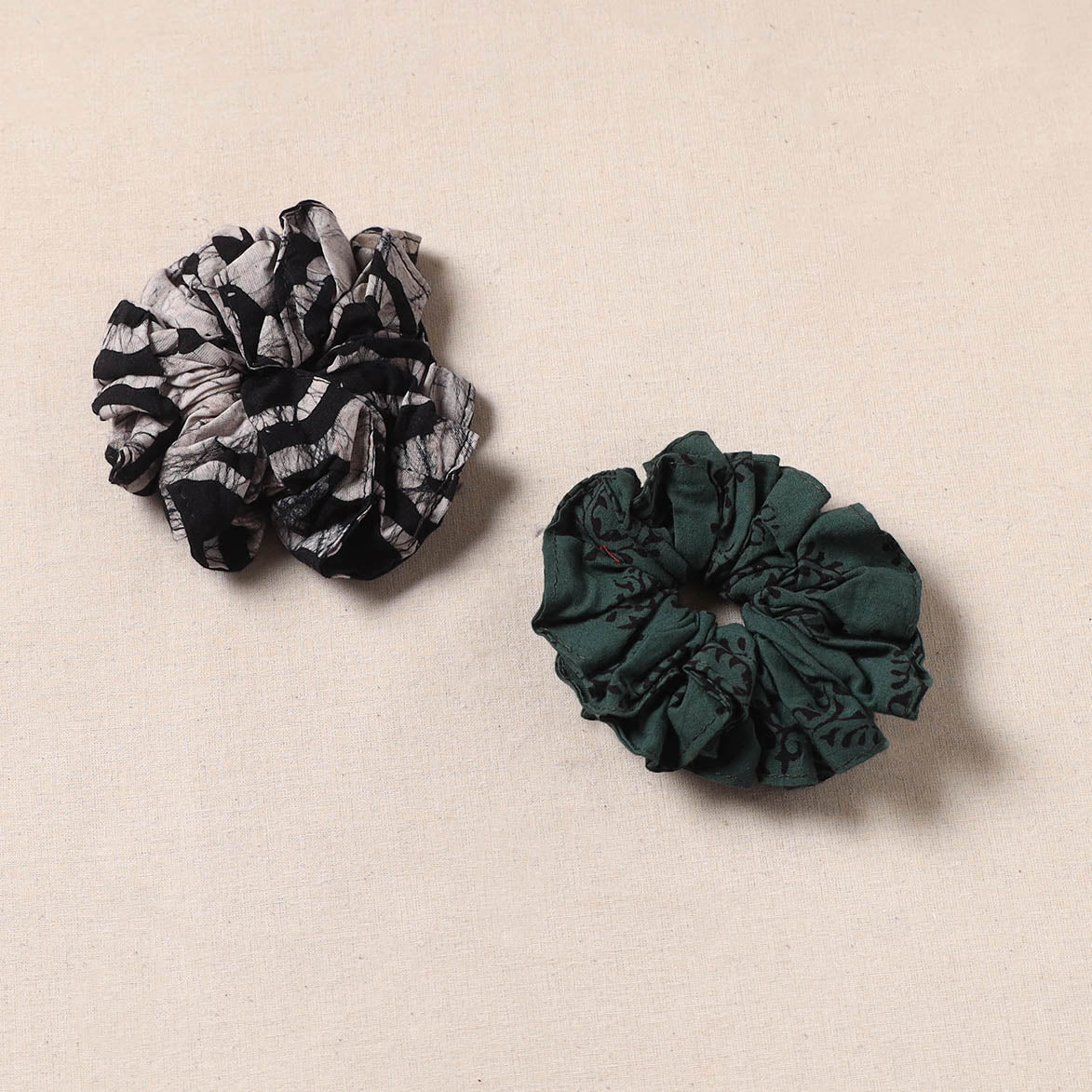 Handmade rubber band/scrunchies (set of 2) 124 - handcrafted