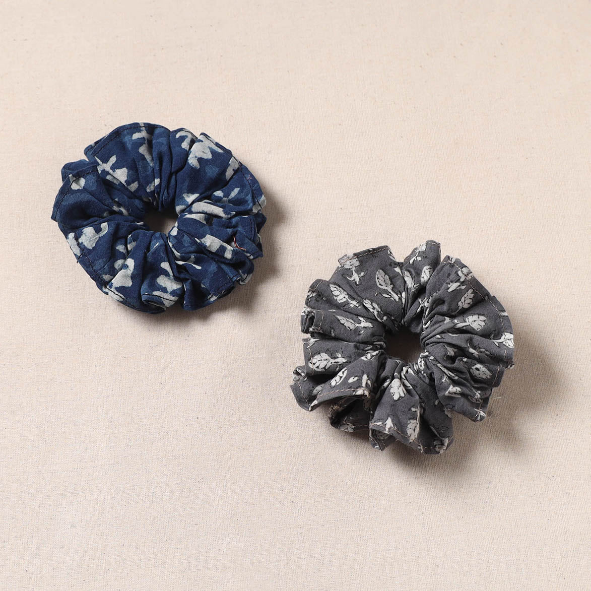Handmade rubber band/scrunchies (set of 2) 129 - handcrafted