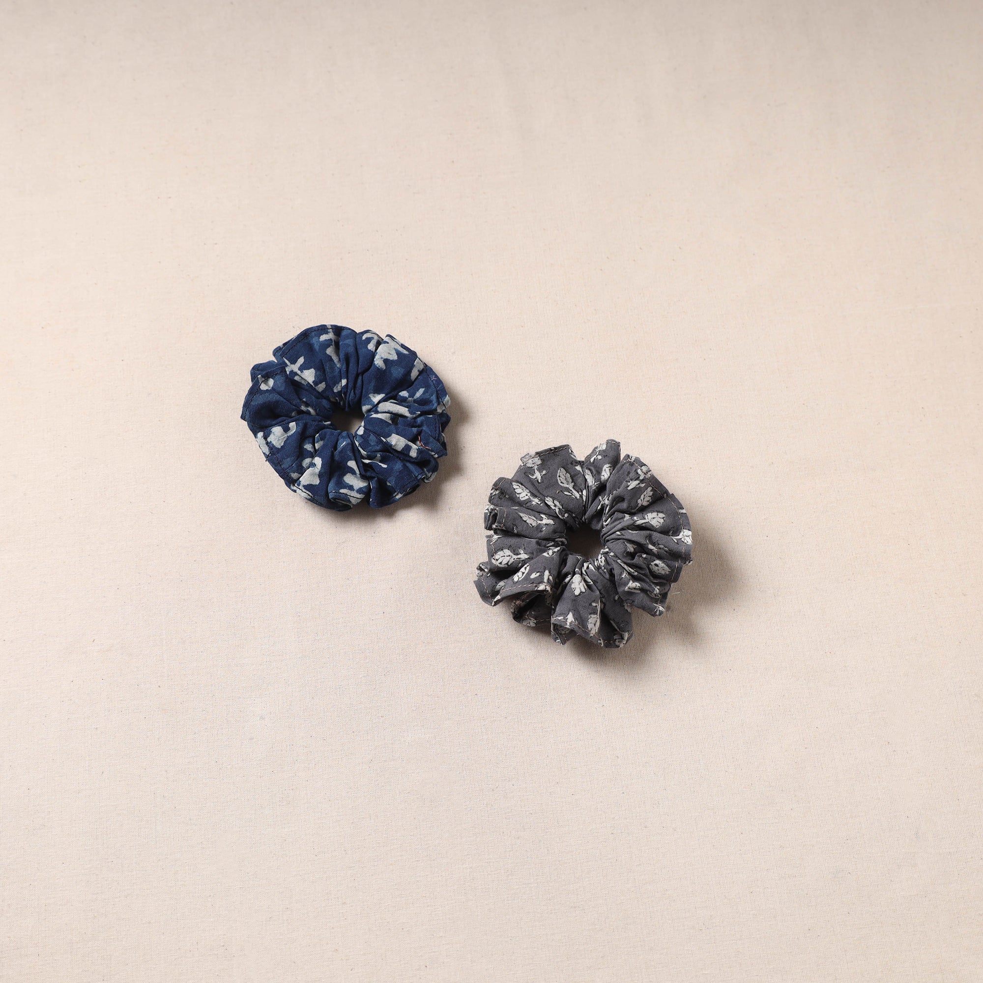 Handmade rubber band/scrunchies (set of 2) 129 - handcrafted